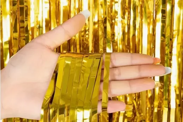 Шторка, фольгированная под золото: блеск и шик для фотозоны